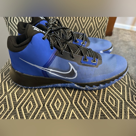 Nike Kyrie Flytrap IV men's basketball sneakers - Picture 2 of 7